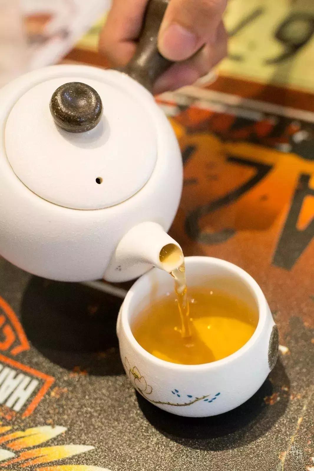 9元一个乌龟包，80+种港式茶点，这家超会卖萌的茶餐厅进门就送你