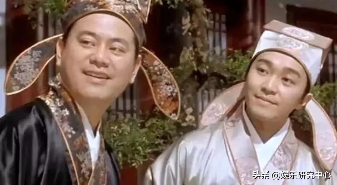 TVB爱国艺人！两次破产，和香港第一古装美女结婚40年至今无子…