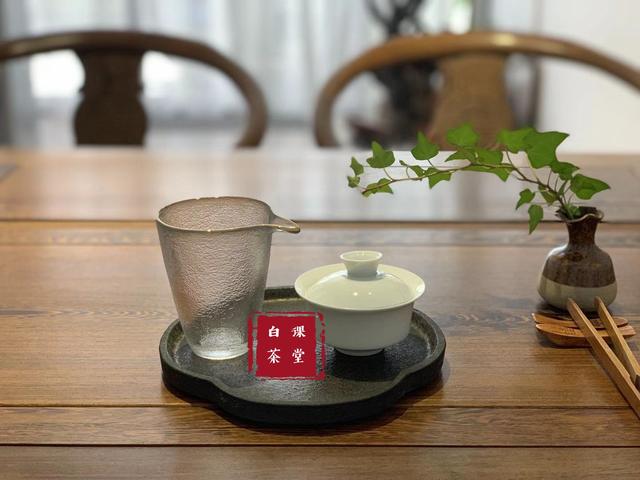 老白茶有两个办法可以提高茶香,怎样才能煮出老白茶的香气