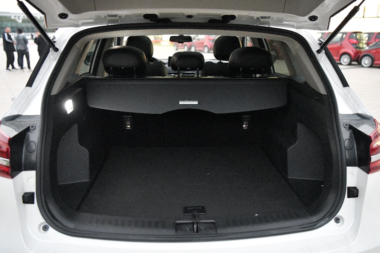 众泰t600内部空间尺寸,众泰t6001.5t和荣威发动机一样吗