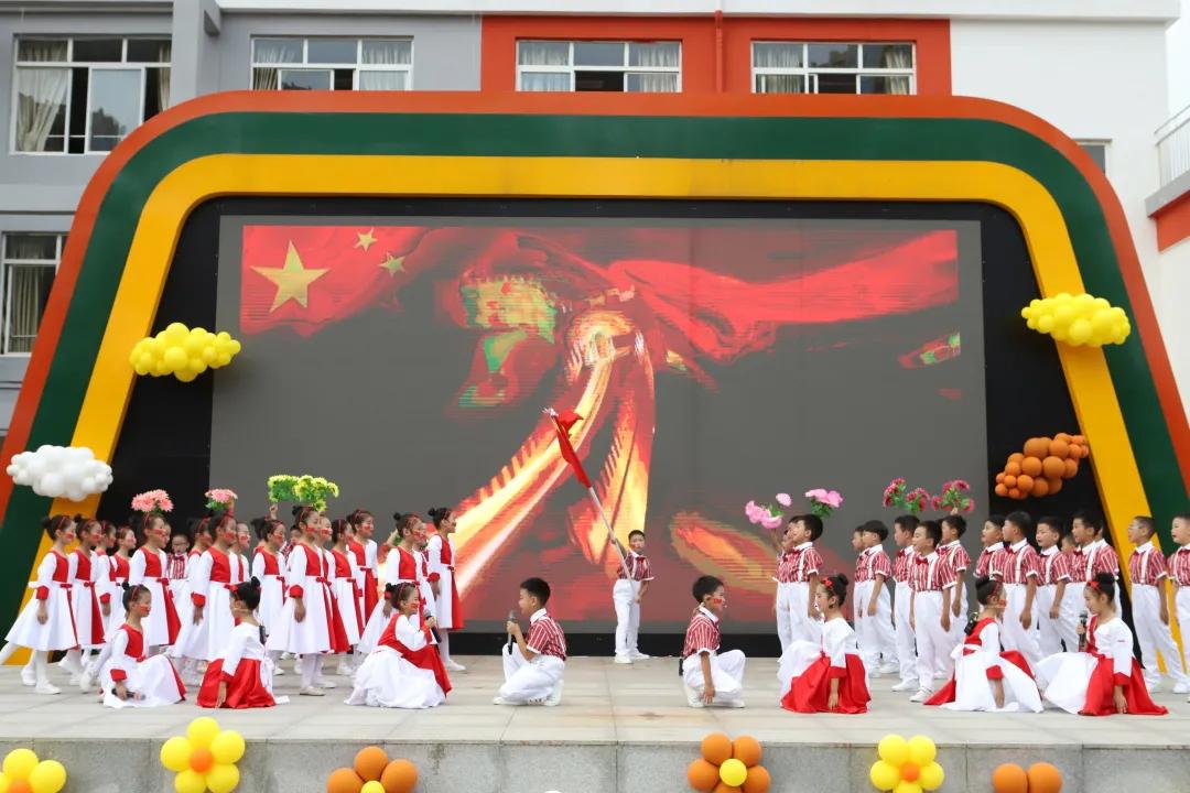 邛崃市北街小学：尚美怡情、艺美德和