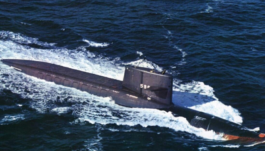 美国潜艇三叉戟,深海巨型核潜艇