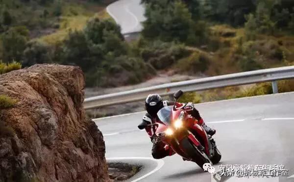 新手摩托车骑行的十大忌讳,摩托车骑快了有多危险