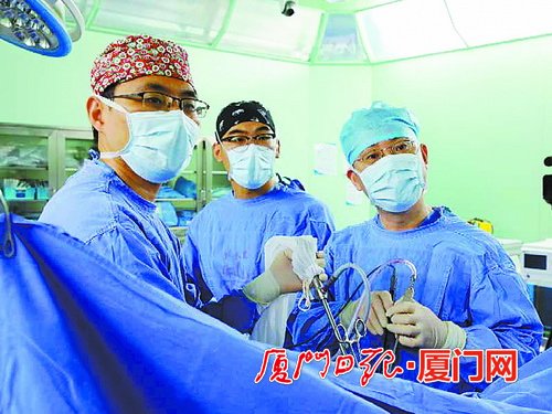 名医荟萃来厦坐诊百姓尽享优质服务厦门柔性引进200余位国内知名专家，有效缓解百姓看病难、看专家难