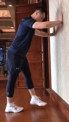 健康战疫锻炼,4个简单小训练强化脚踝防止扭伤