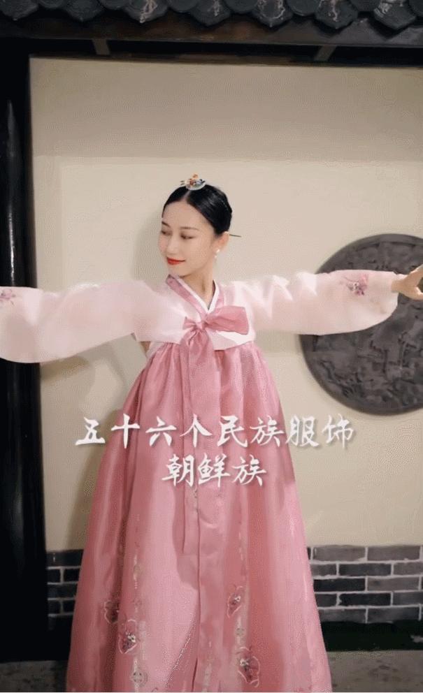 用246天拍摄中国56个民族服装,女孩耗时247天拍56个民族的服饰