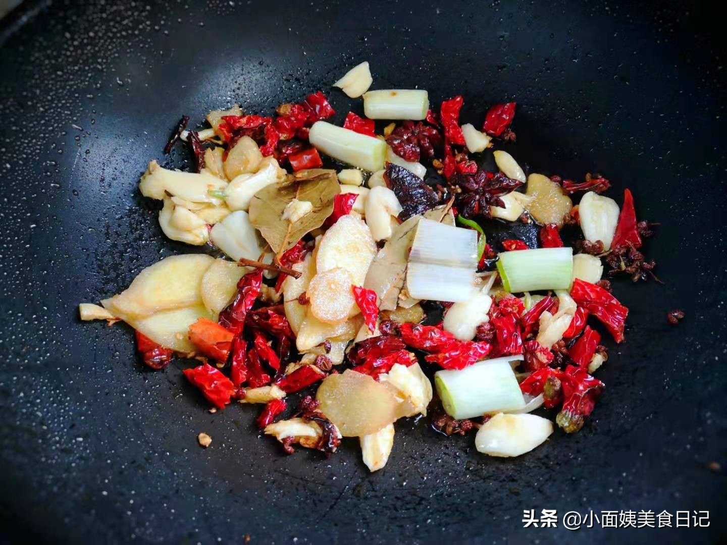 过年了，教你做一道土豆烧鸡的做法，味道不输大盘鸡，做法超简单