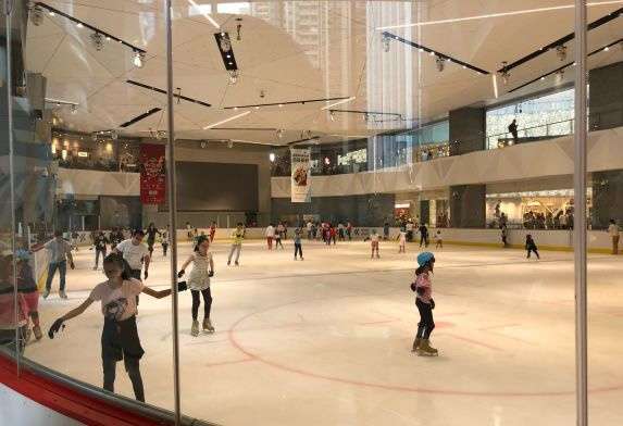 深圳万象天地缤纷万象滑冰场,深圳新开业溜冰场推荐