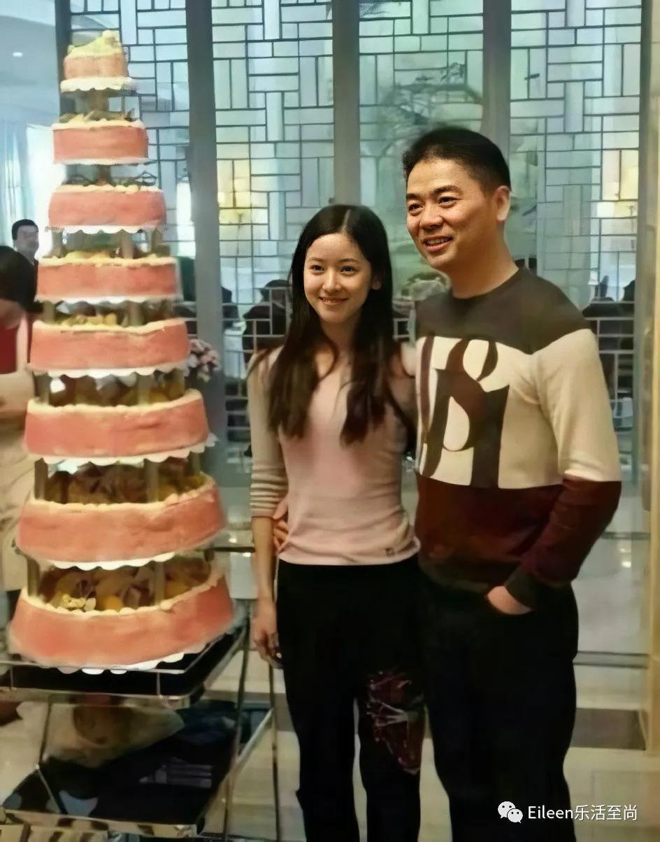 合影被裁？奶茶妹妹的千亿名媛晋级路还有多长？