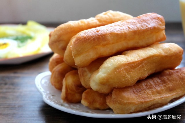 油条怎么做酥脆松软不用酵母牛奶,油条家常做法用酵母粉200克牛奶