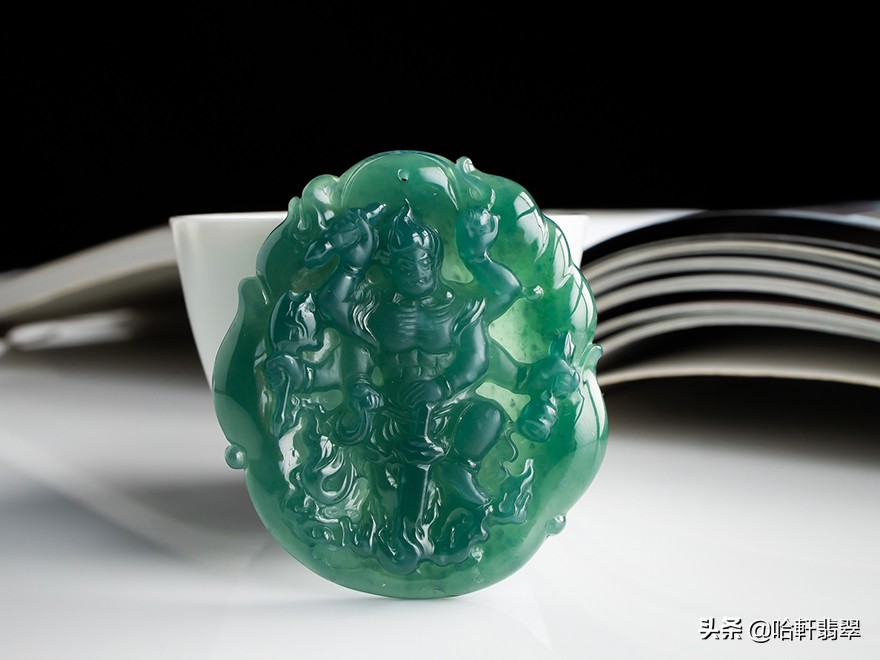 虚空藏菩萨顶级翡翠激光雕刻,佛教四大菩萨翡翠雕刻