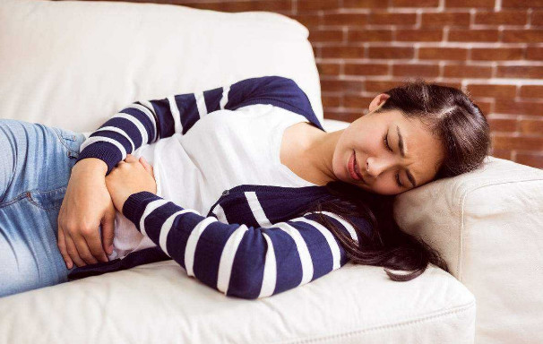 脸颊两侧长痘用什么药膏止痒祛痘,脸上长痘痘的原因和改善方法女生