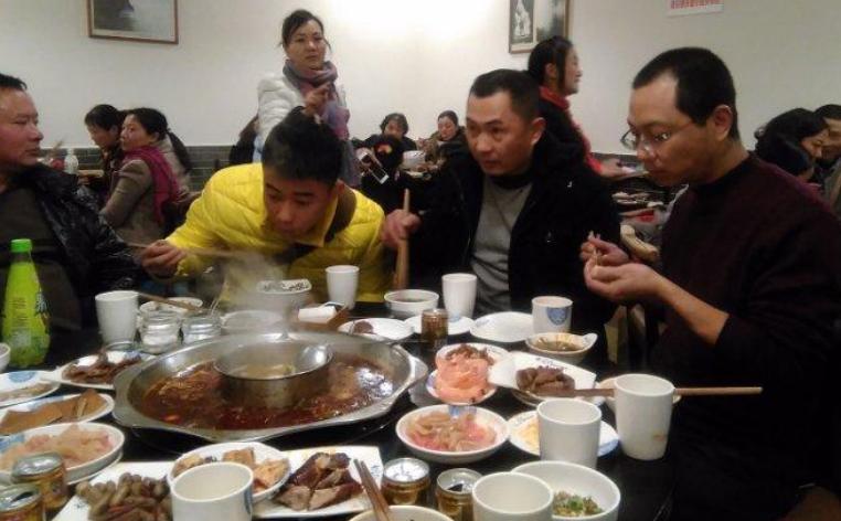 和别人吃饭时的社交规则,社交潜规则15条