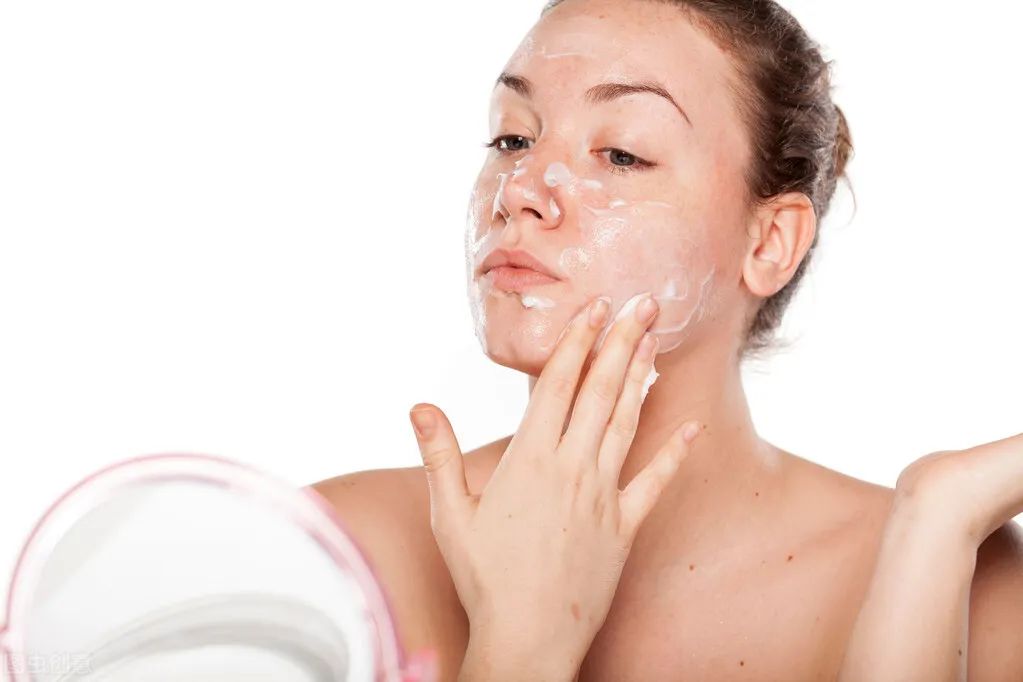 皮肤出油毛孔粗大如何改善,改善毛孔粗大出油用什么洗面奶