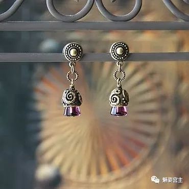 施华洛世奇水晶和珠子打造闪亮弹簧吊坠手链，附制作图解教程