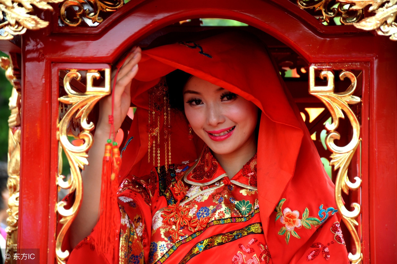 整蛊新郎闹洞房的游戏,新郎接亲堵门游戏大全无需材料