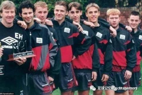 碧咸圆月弯刀,圆月弯刀蓝白玫瑰