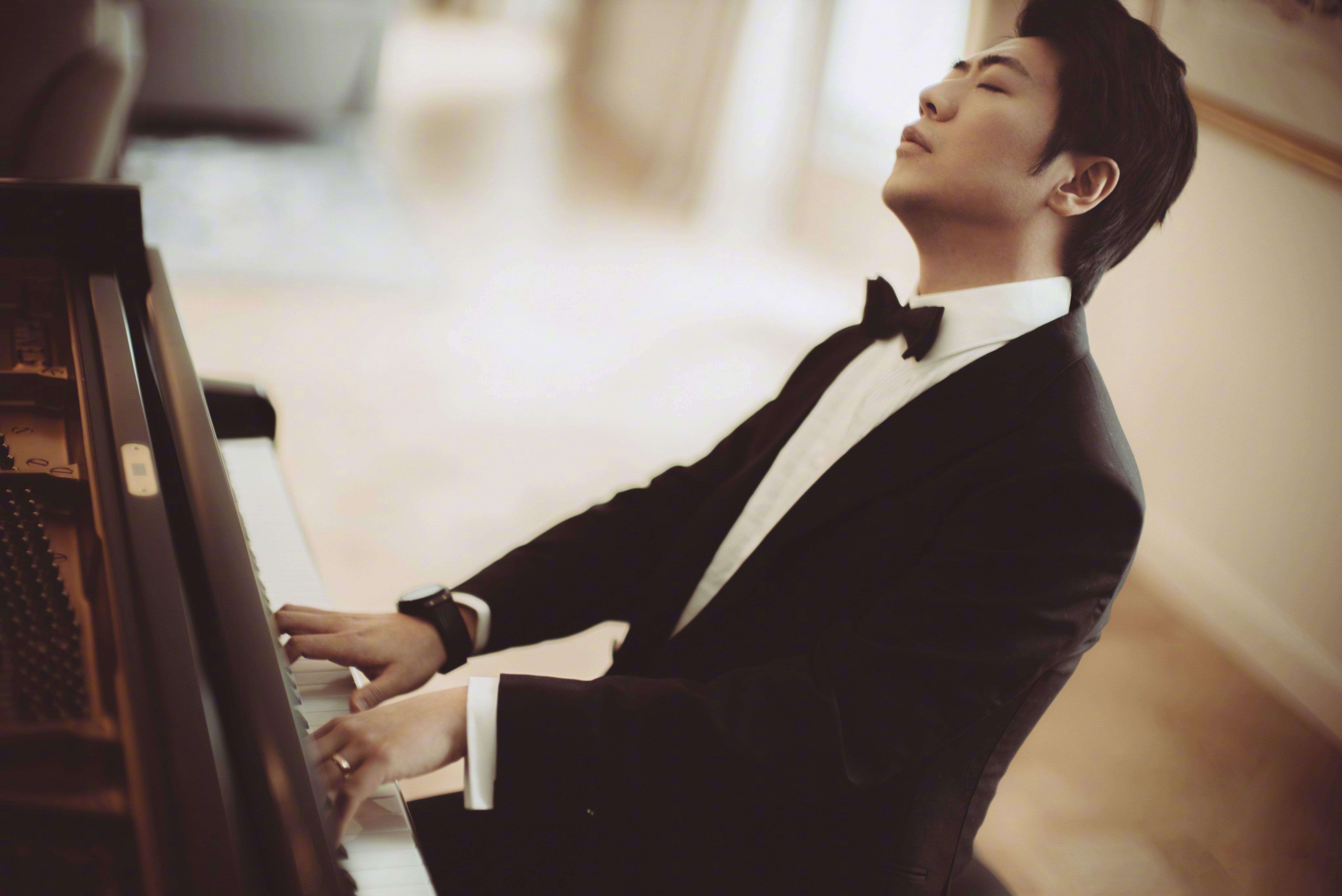 朗朗受李云迪影响,钢琴家郎朗如何遭非议