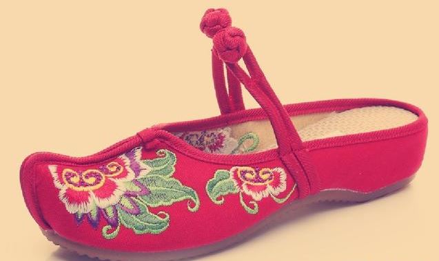 古人穿的鞋子为什么有屐齿,古代人的鞋子前面为什么会翘起来