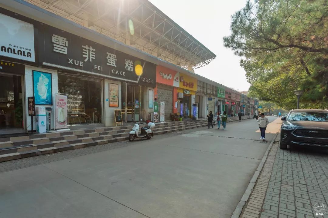 不输武大樱花，文华学院美“枫”了