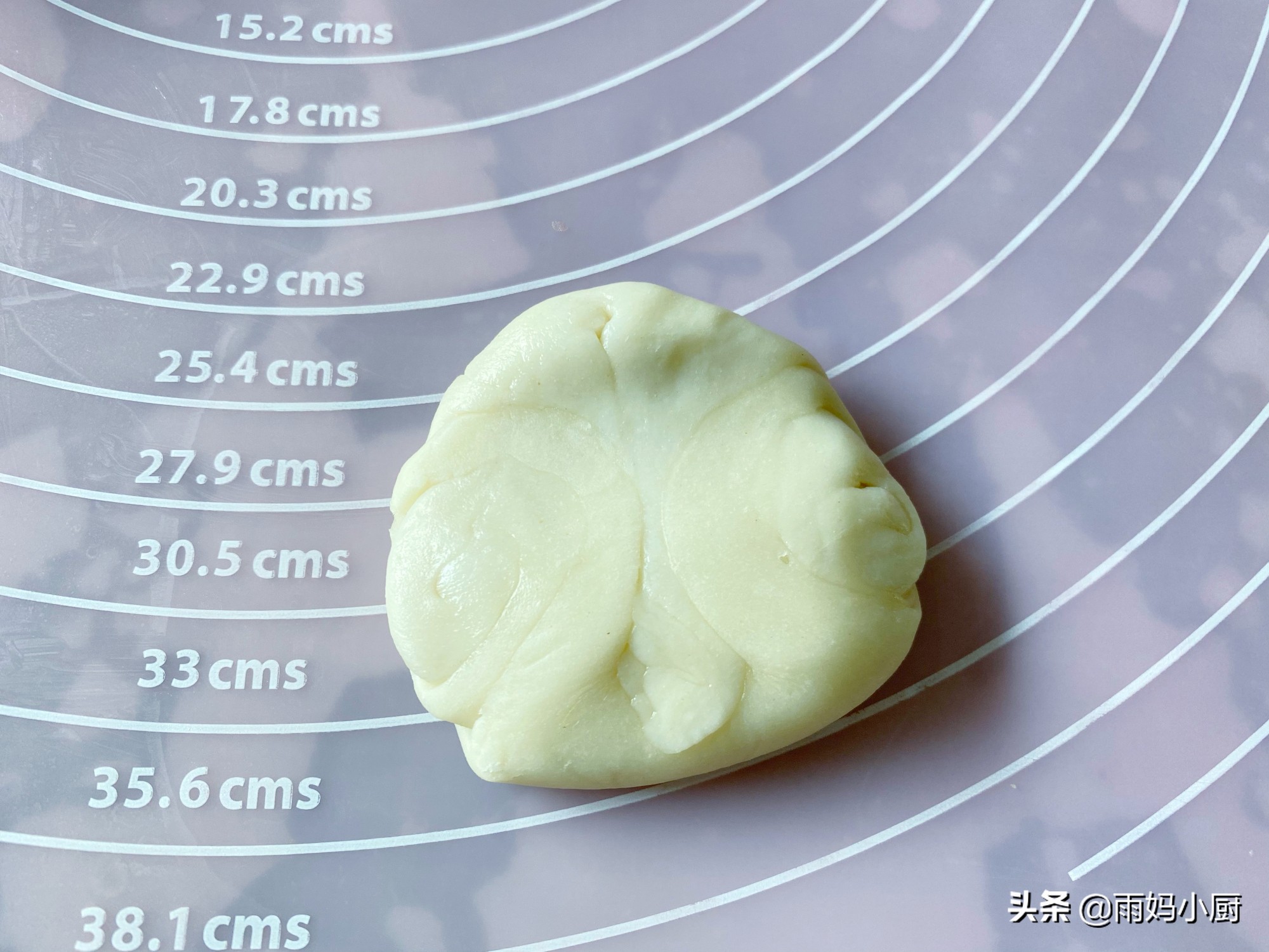 中秋节必备点心四色螺旋蛋黄酥,中秋节买不起月饼自己做蛋黄酥