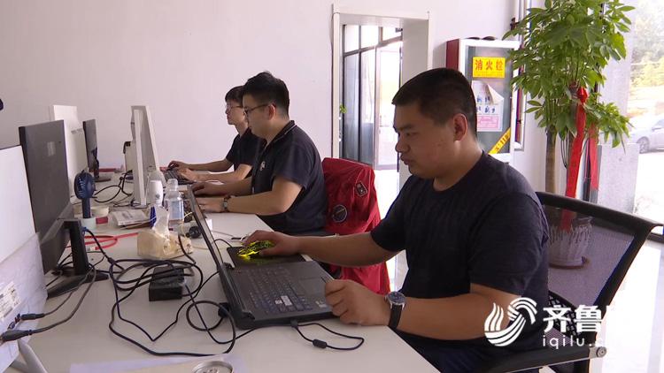 从女装到零食再到生鲜，寿光“直男”终实现“半挂车拉快递”梦想