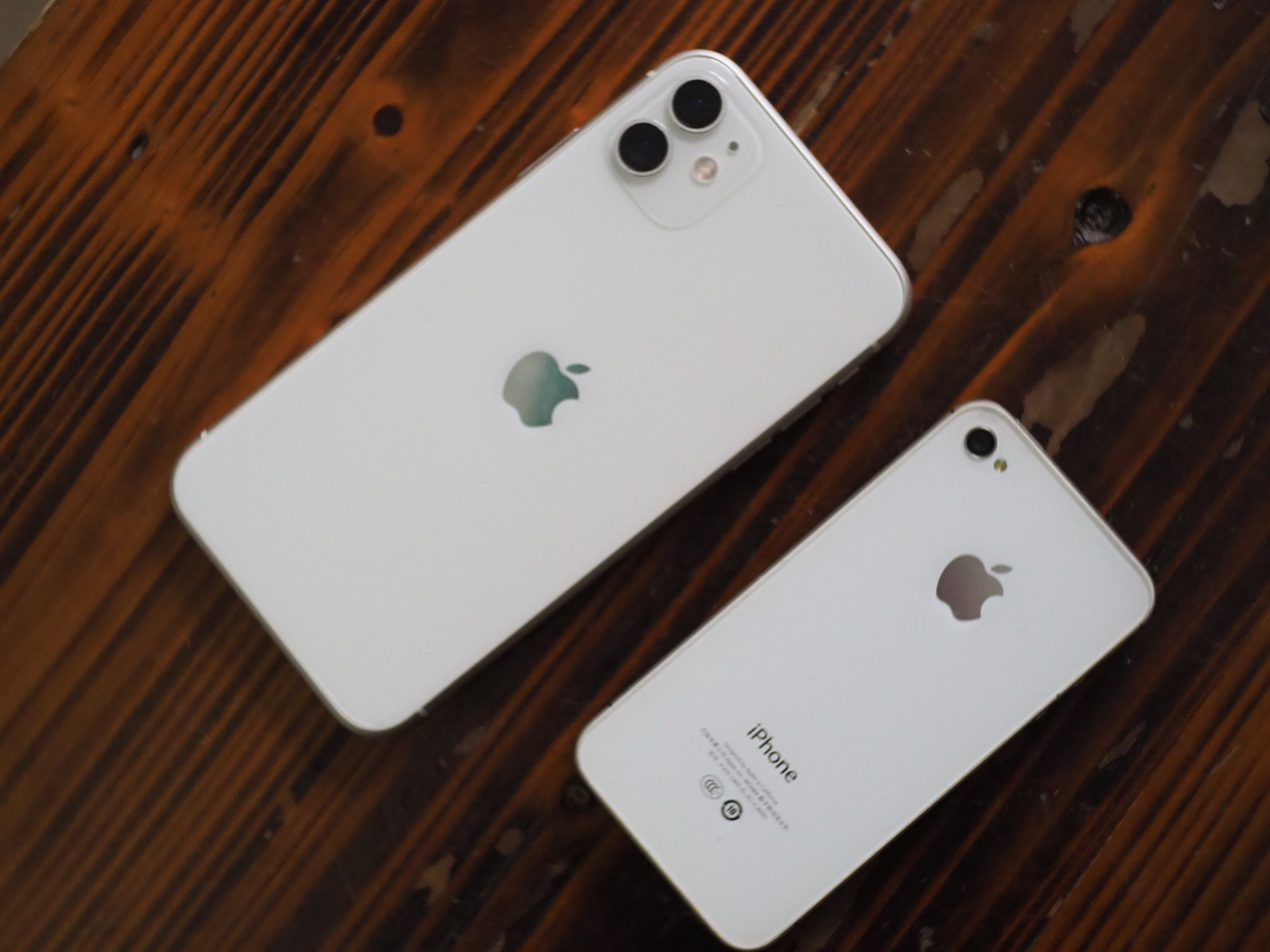 追忆搞机年华,10年前爆火的iPhone4S,现在流畅与否?