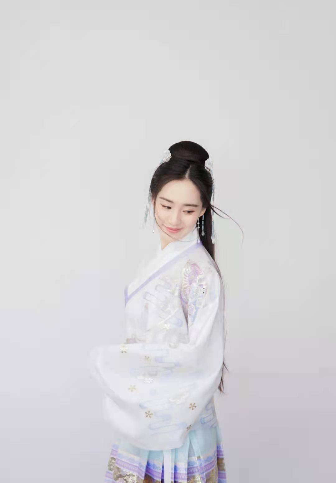 白敬亭黑衣服剧照,白敬亭剧照被抄袭