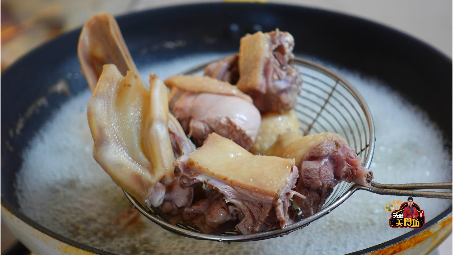 广式清炖老鸭汤的家常做法大全,马蹄老鸭汤的做法大全