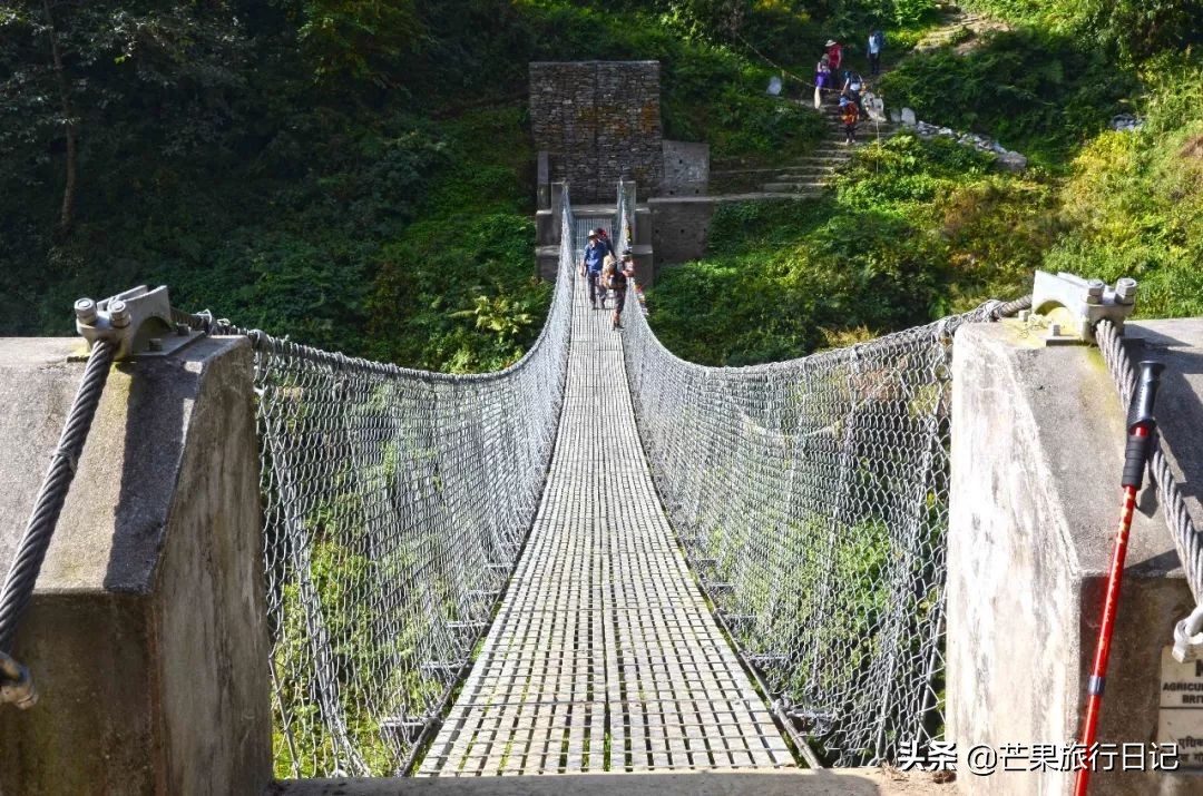 从西藏出境到尼泊尔的旅游视频,夫妻环游世界去的尼泊尔