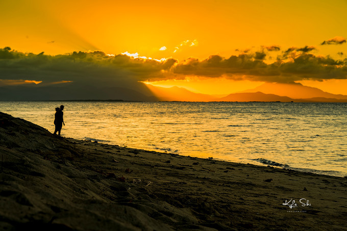 在海洋上与世隔绝的小岛,到大海里面就找一个小岛去生活