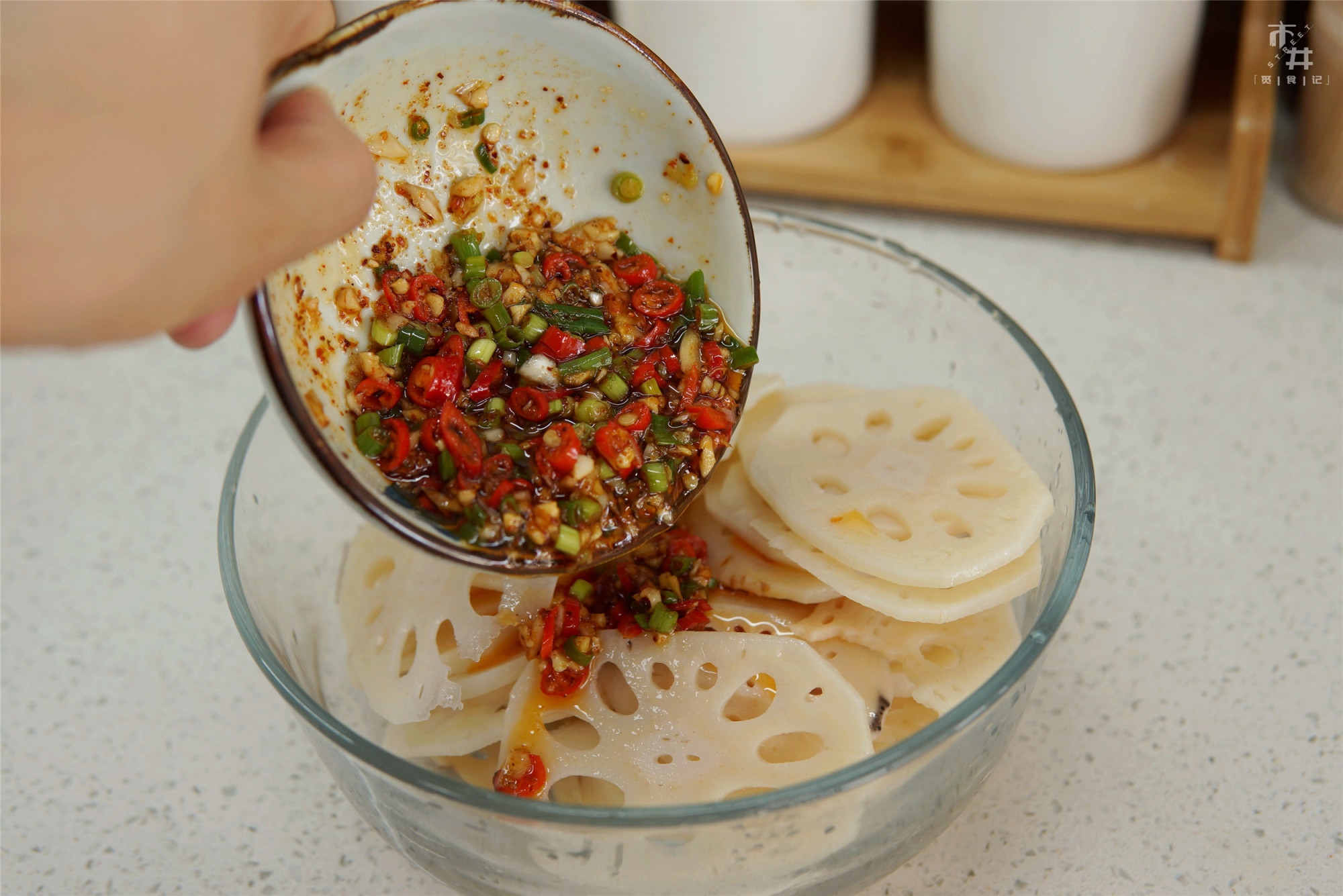 凉拌莲藕如何防止莲藕变黑,煮莲藕莲藕发黑