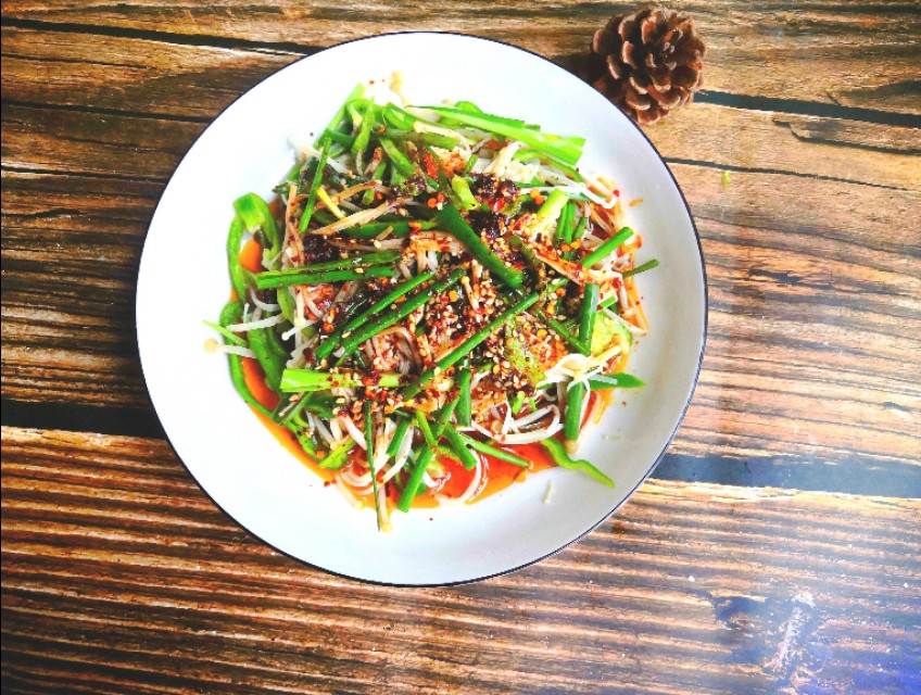 凉拌麻辣金针菇的料怎么调,黄瓜红油金针菇杏仁凉拌做法