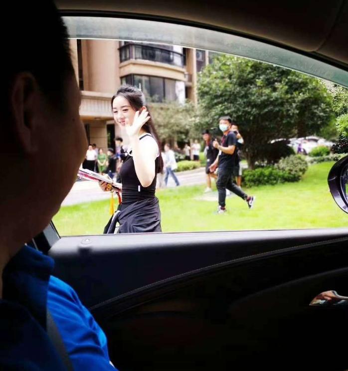 黄晓明赵丽颖刘宇宁同框,黄晓明赵丽颖刘宇宁出场