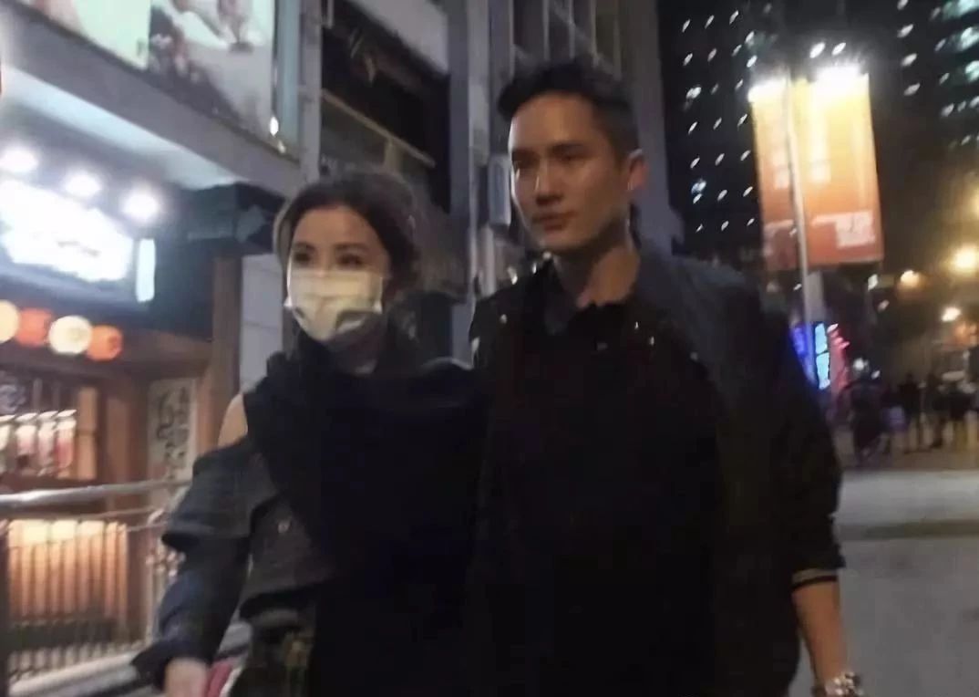 女性下巴肿怎么回事,下巴突然肿痛有硬块