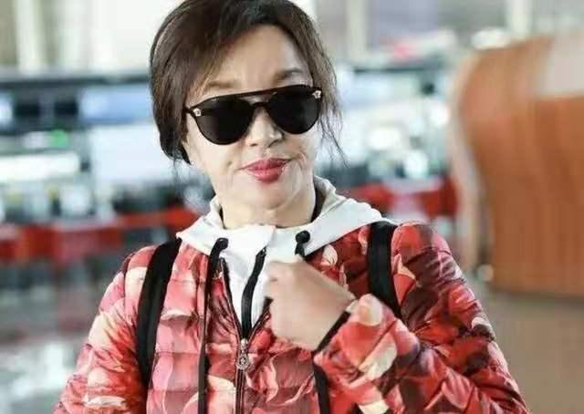 中老年红色棉袄怎么搭配,中老年女怎样穿好看