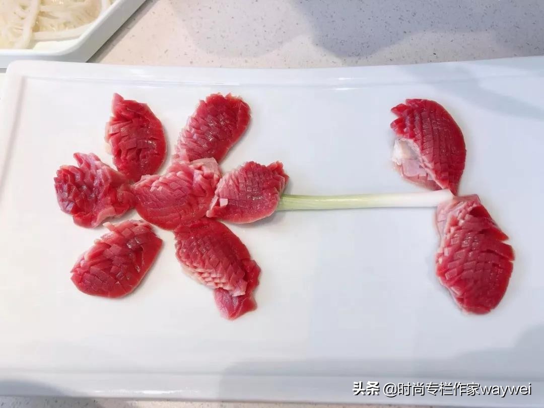 寒风飒飒,人类无法阻止火锅的蔓延势头了……