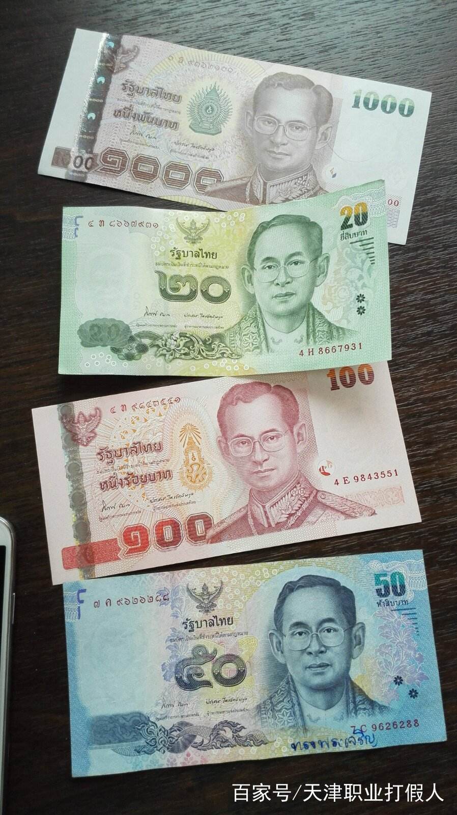 泰国夜晚灯红酒绿的风情街,泰国曼谷虹灯区的异国风情