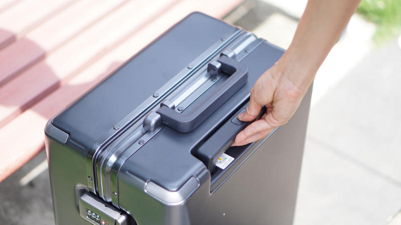 粗铝框设计，TSA密码锁，地平线8号行李箱，出差旅行好伙伴