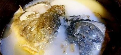 三文鱼头炖豆腐汤最正宗的做法,三文鱼鱼头豆腐汤的家常做法