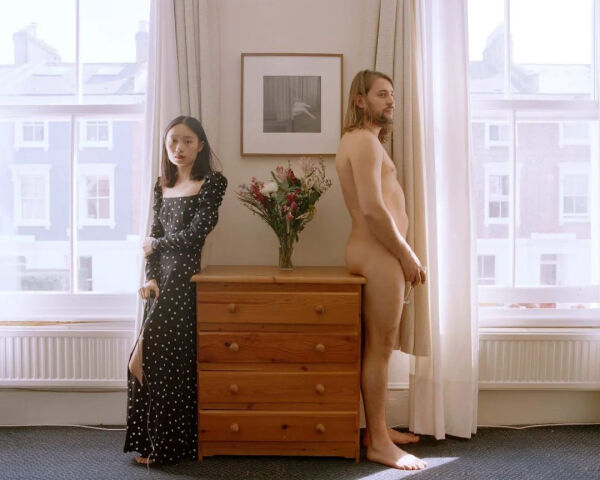 她用Tinder约异性拍裸照