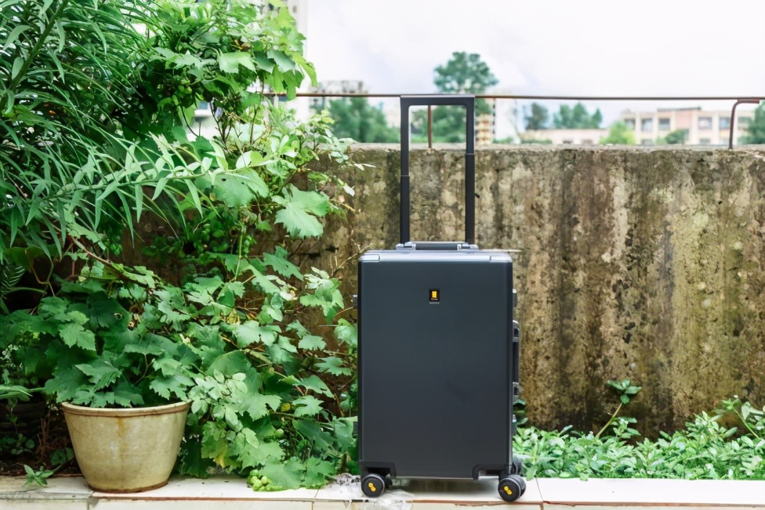 20寸登机箱地平线8号,最好的行李箱品牌推荐地平线8号