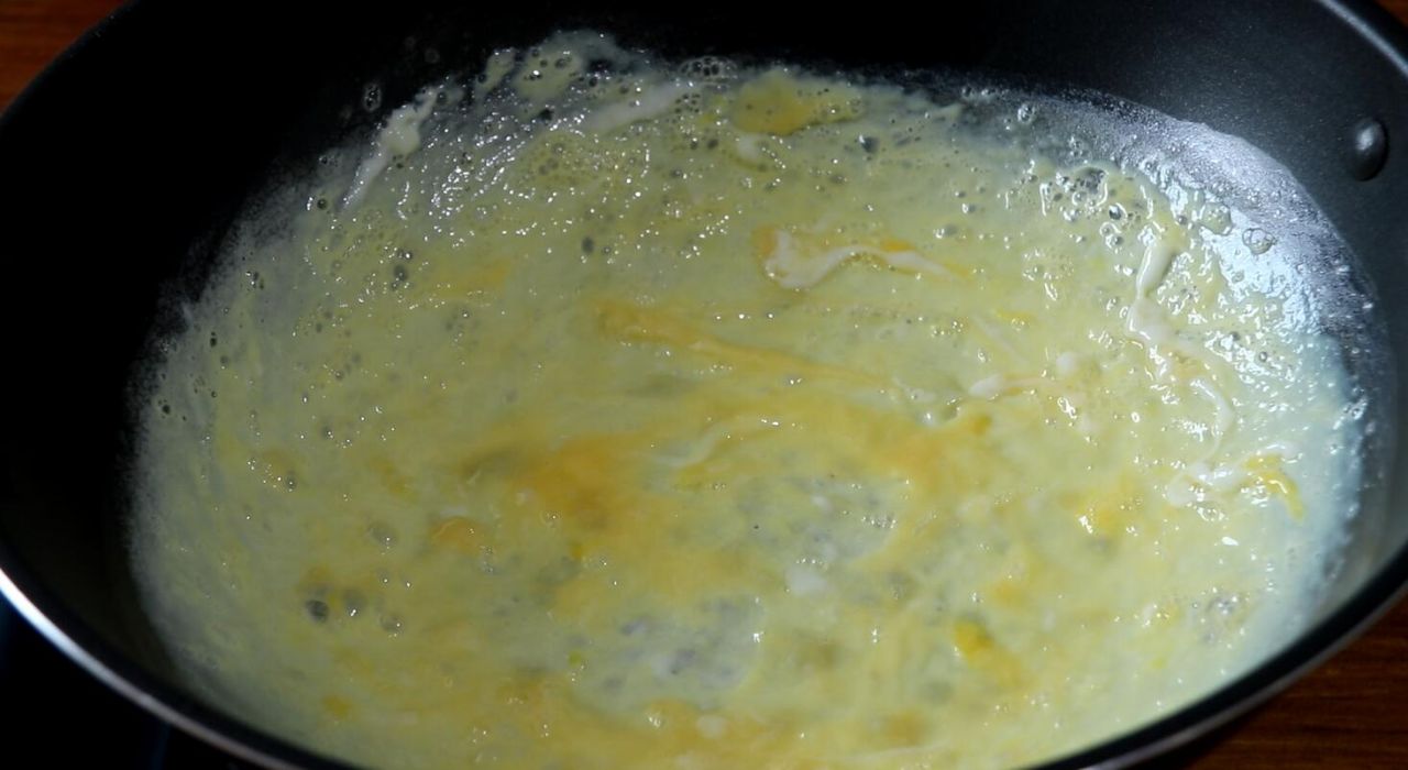 松软韭菜鸡蛋饼的做法,特色韭菜鸡蛋饼的做法