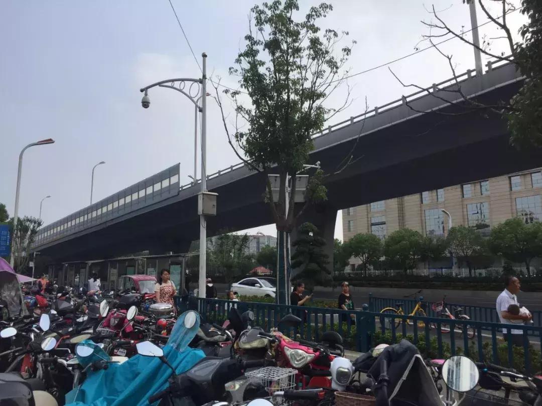 守着地铁口卖什么好卖,三四线城市的公寓为啥不好卖