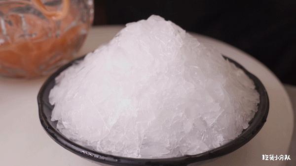 排队归排队，这店名你念的对吗？