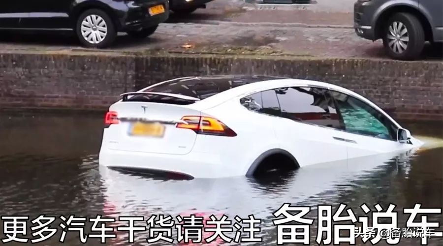 汽车落水后无法逃生的原因,汽车落水后会发生什么如何自救