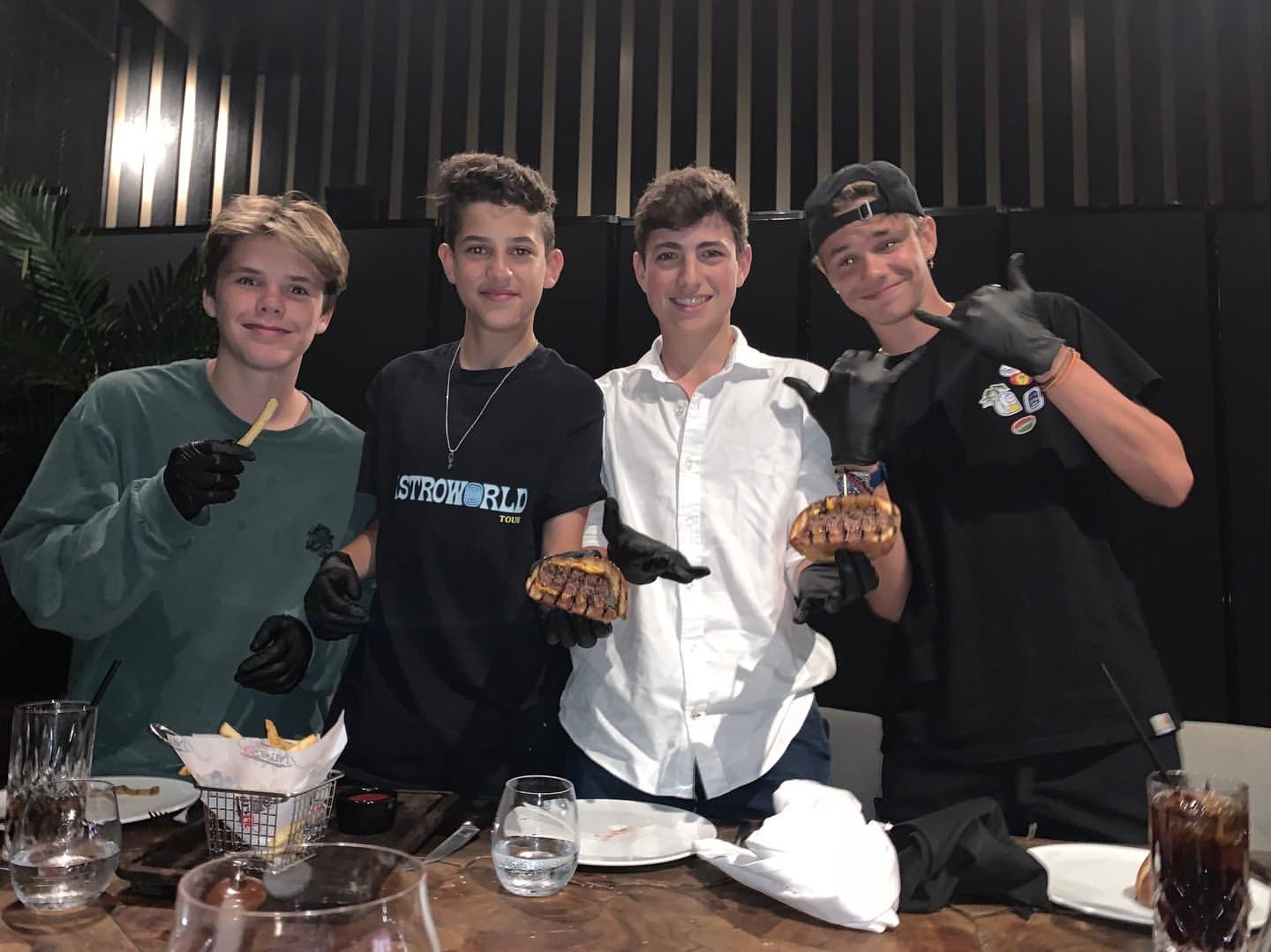 贝克汉姆小七旅行,原创小贝全家迈阿密度假