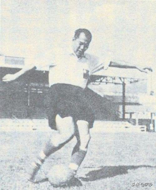 抗日时期国足,从足球场到战场