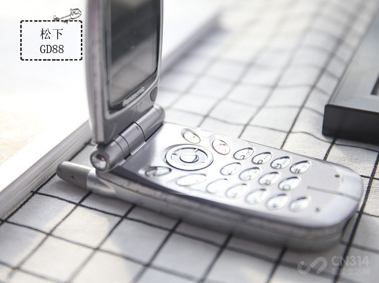 motorazr四代,motorazr2019翻盖折叠屏