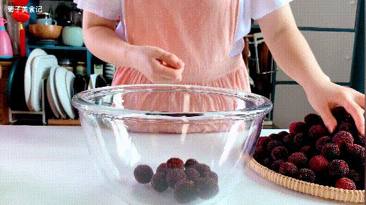 白酒洗杨梅,白酒泡过的杨梅怎么做杨梅干